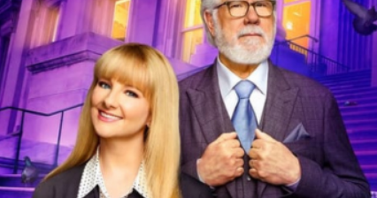 A atriz da série "The Big Bang Theory" estrelava "Tribunal Noturno", que acaba de ser cancelada pela NBC. (Foto: Reprodução)