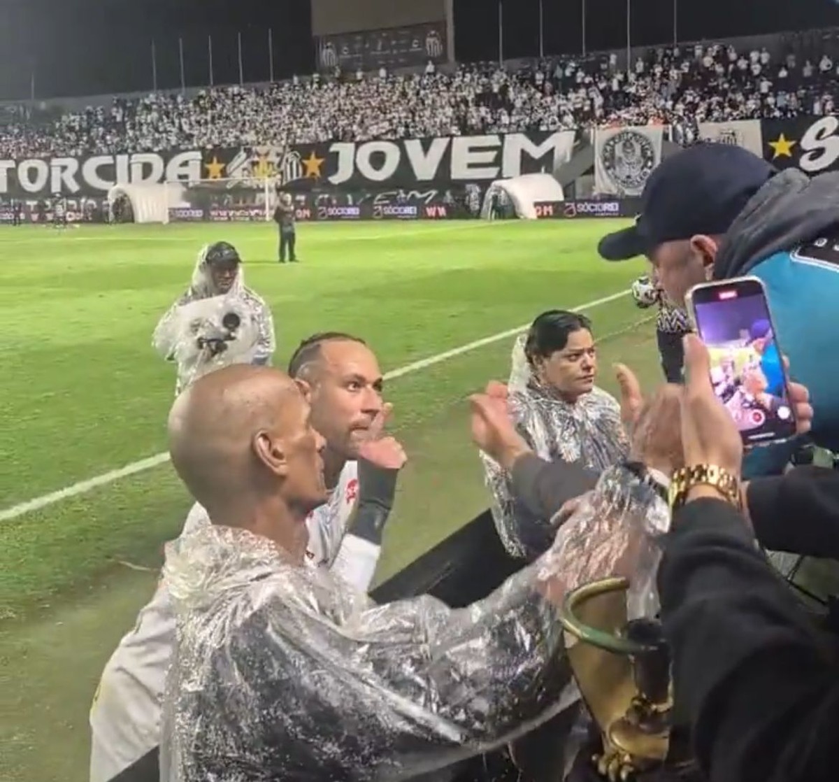 Santos registra ocorrência contra torcedor após discussão com Neymar