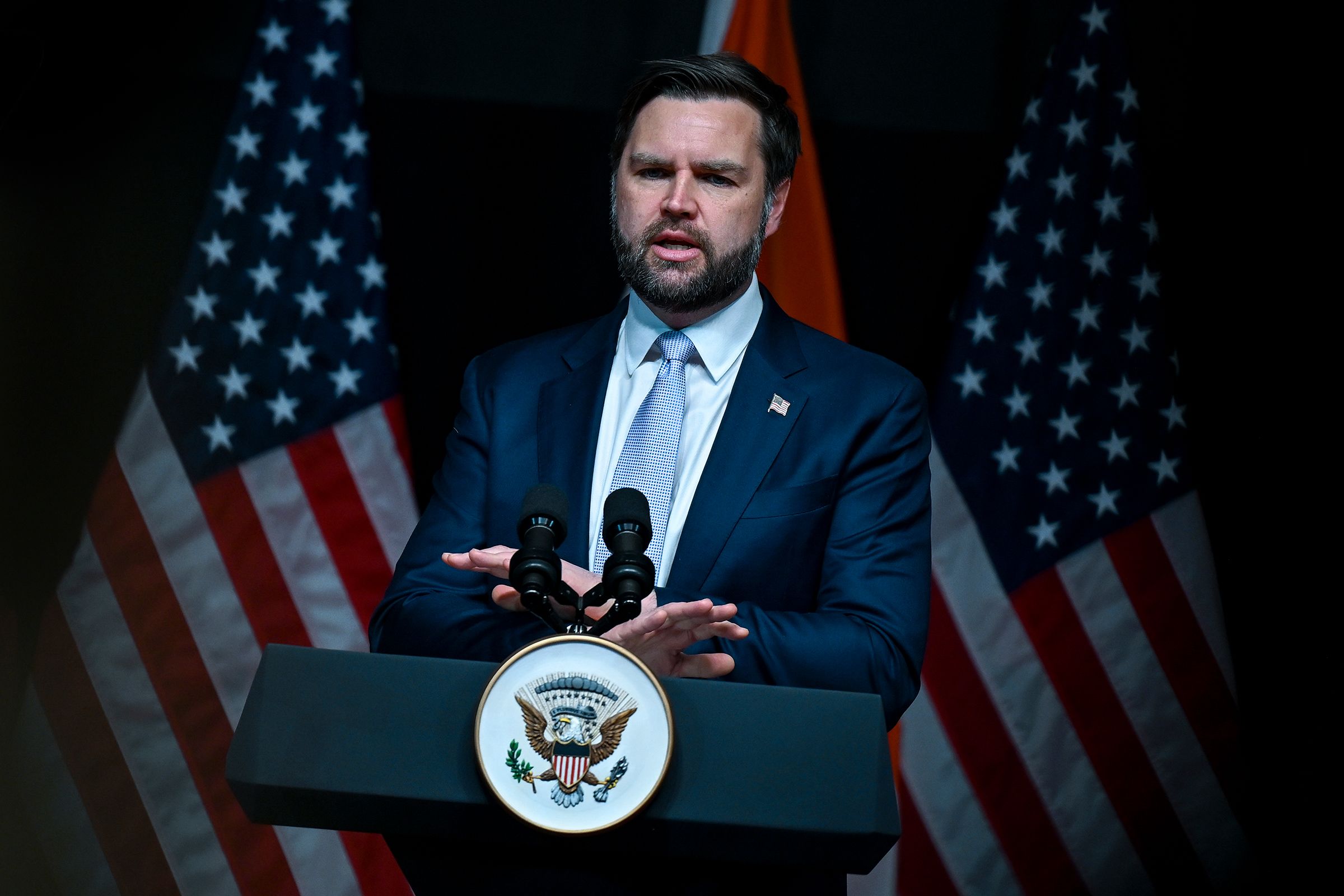 JD Vance promove a doutrina de Trump na política externa americana