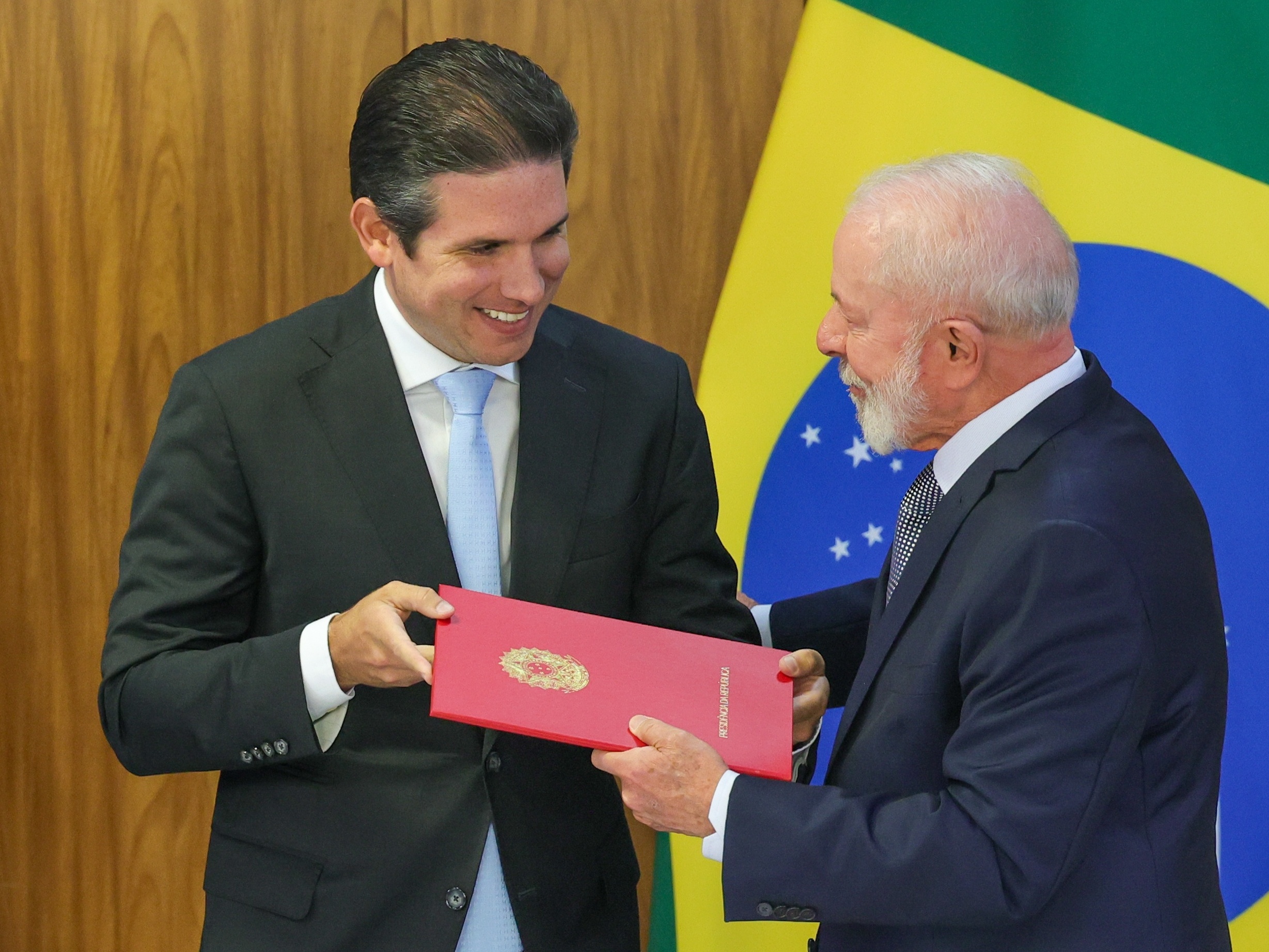 Câmara e governo se unem para avançar na isenção do IR visando 2026