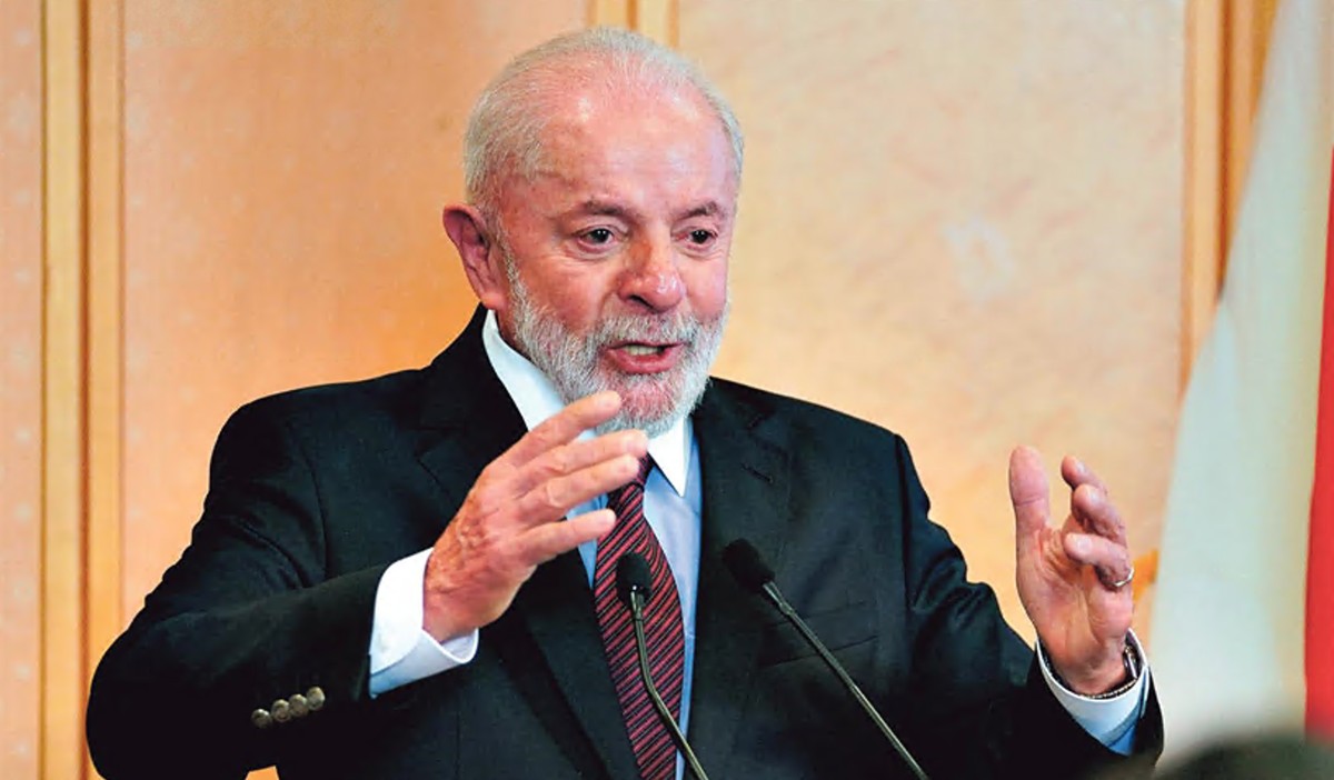 O presidente Lula ainda mantém no governo ministros que entraram na lista de possíveis demissões: “frituras” no dia a dia (Foto: Kazuhiro NOGI/AFP)