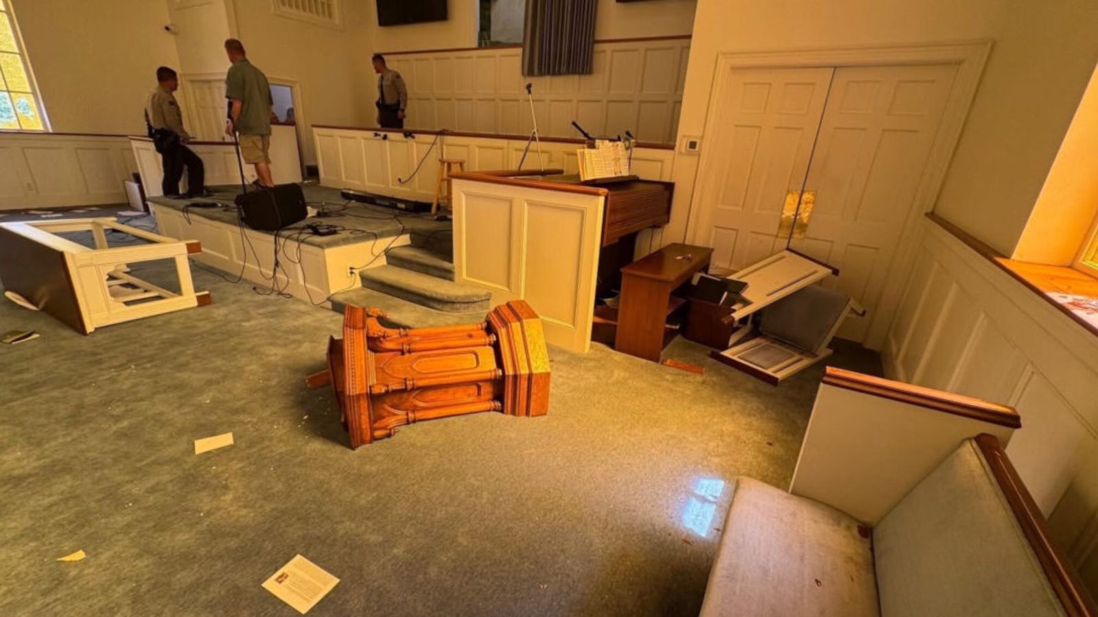Cristãos se unem em oração por criminoso que vandalizou igreja nos EUA