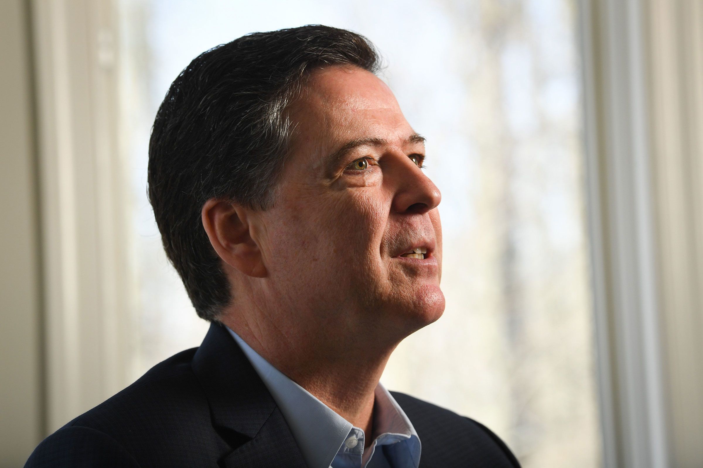 James Comey enfrenta polêmica por sua abordagem 'estranha' nas redes sociais