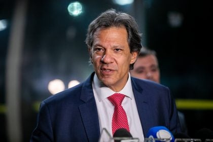 Haddad apresenta plano contra tarifaço a Lula nesta quarta-feira