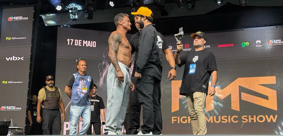 Popó e Duda Nagle fazem a primeira encarada antes da luta no FMS 6 (Foto: Wesley Felix)