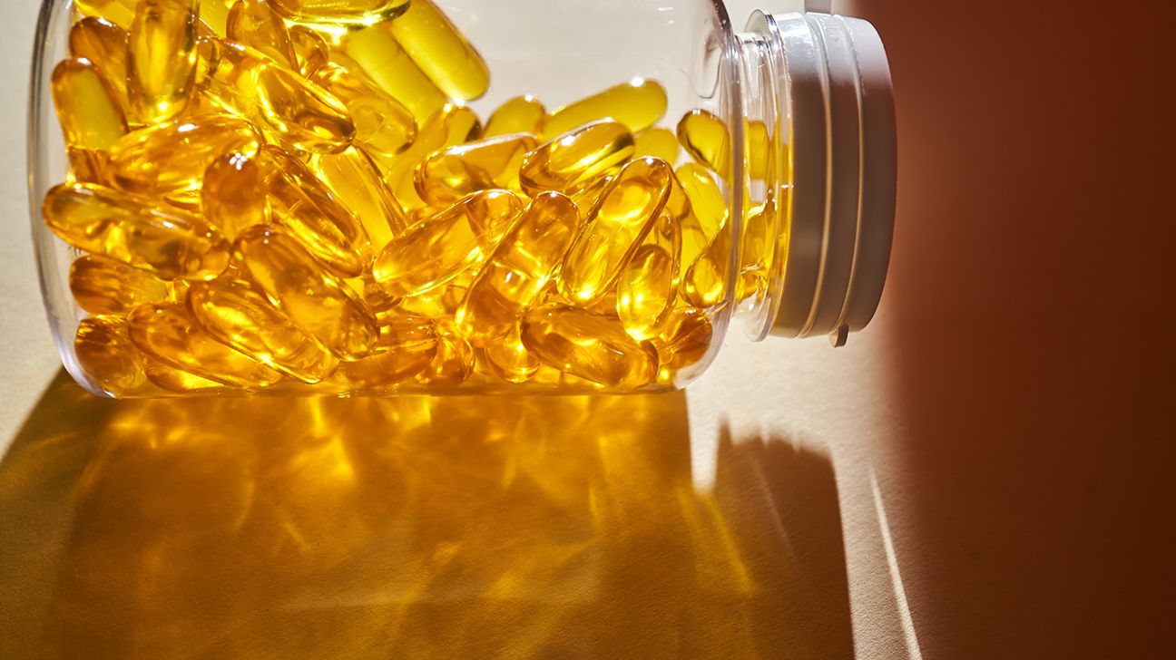 Nova pesquisa sugere que a vitamina D pode ajudar a retardar o processo biológico de envelhecimento ao preservar o comprimento dos telômeros. (Foto: Mariya Borisova/Getty Images)