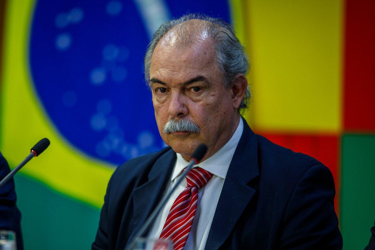 Mercadante pede redução da Selic para aliviar custo do crédito com IOF elevado