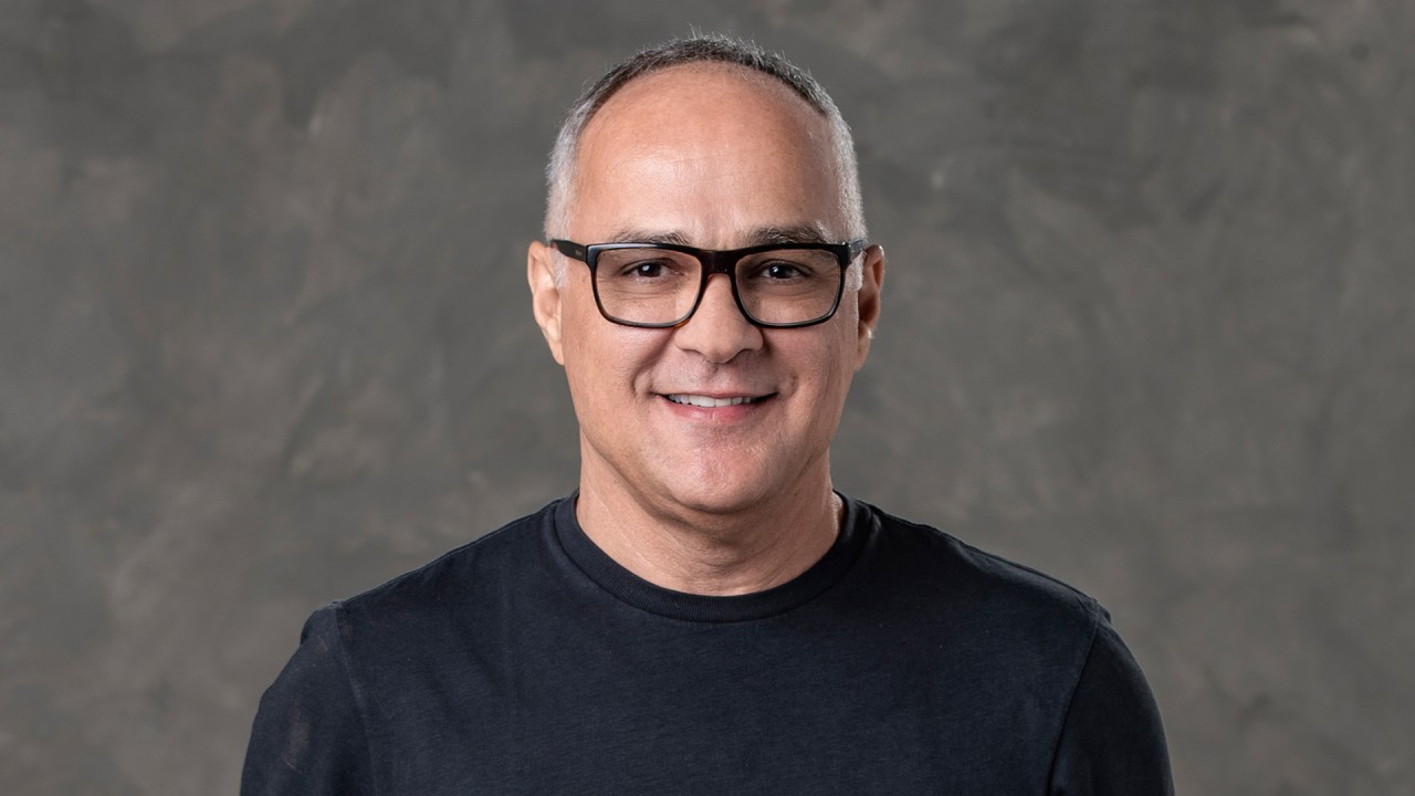 Amauri Soares anuncia saída da Globo e Leonora Bardini assume nova direção