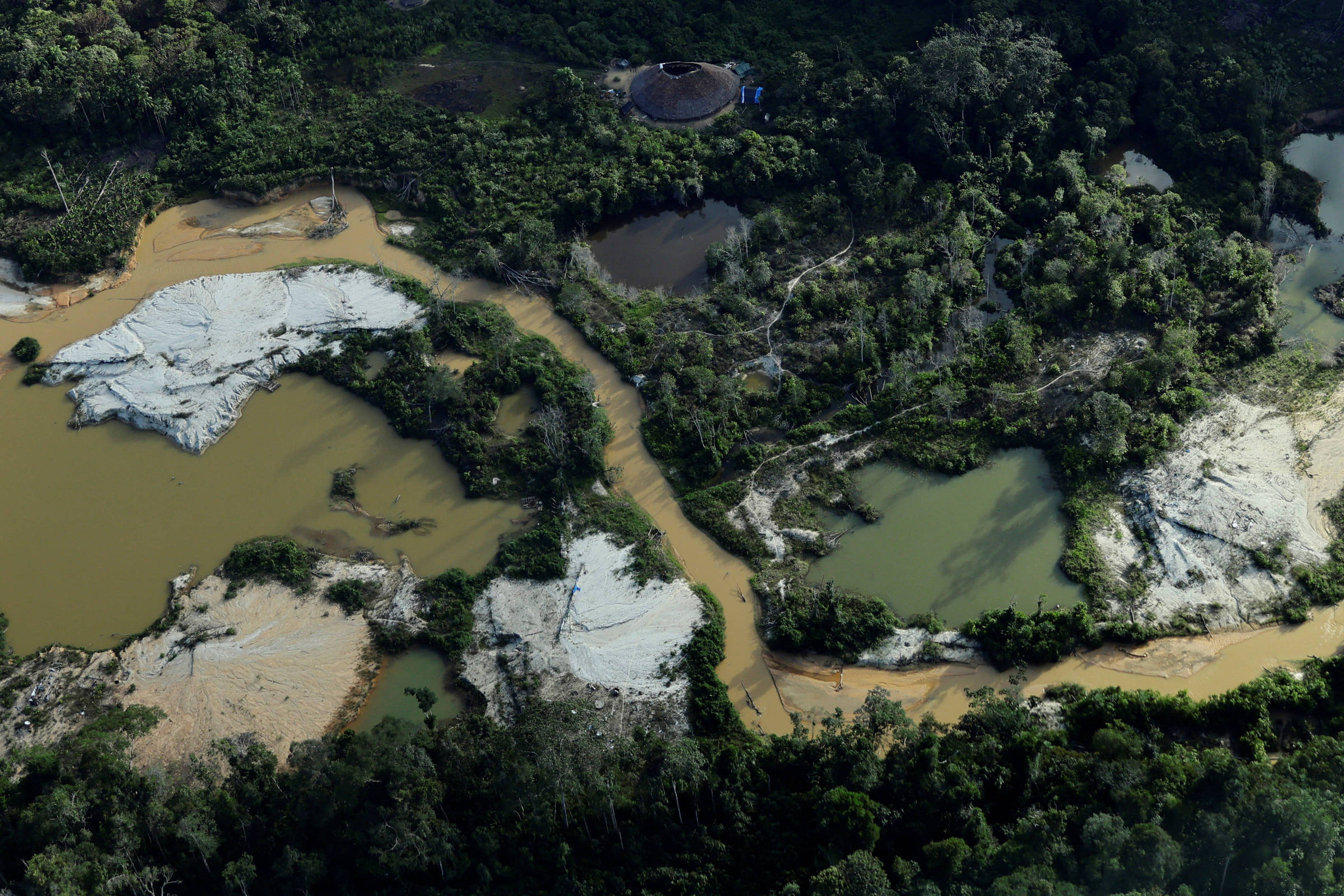 Garimpo ilegal no território yanomami em Roraima (Foto: Ueslei Marcelino/Reuters)
