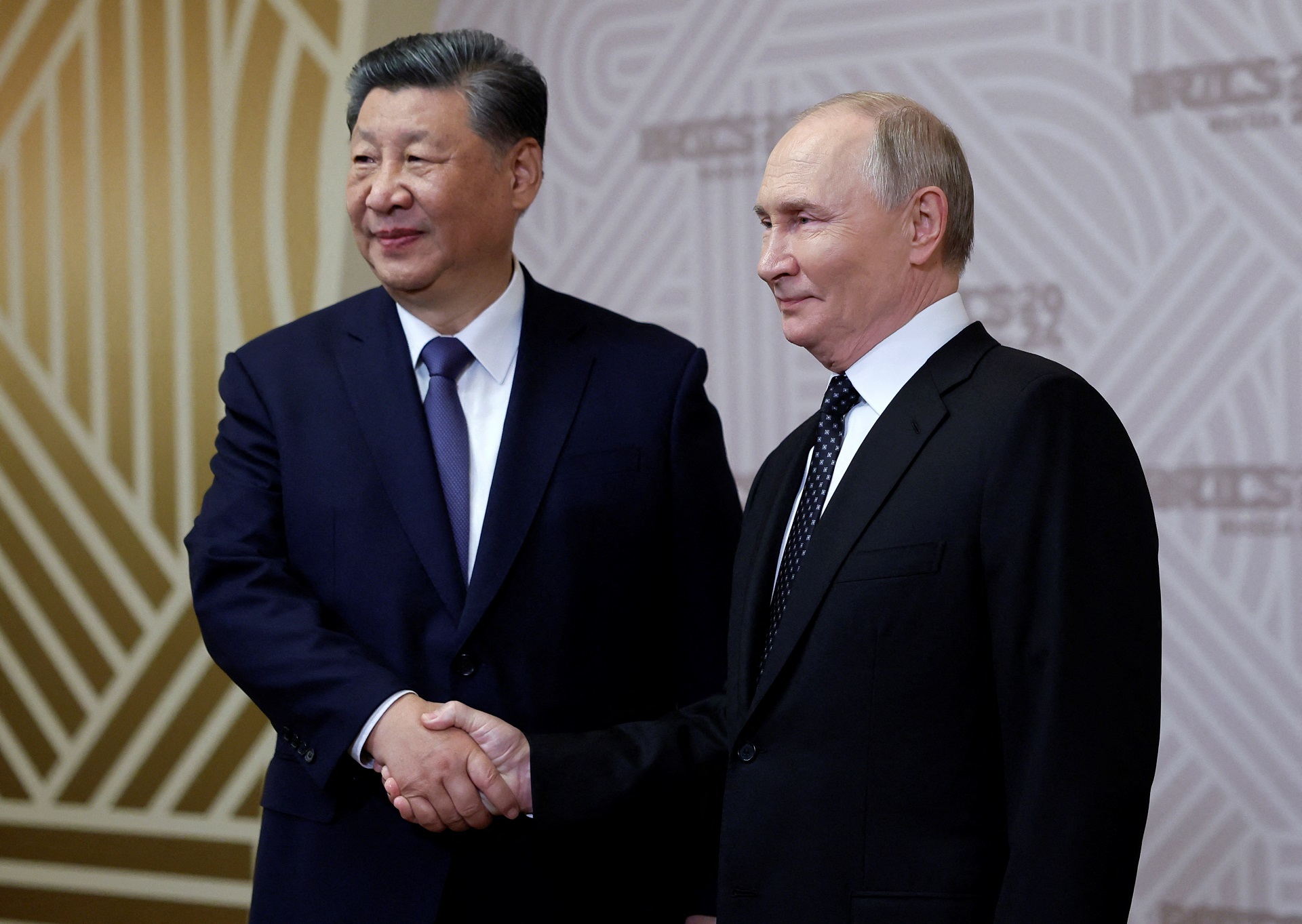 Vladimir Putin e Xi Jinping em Kazan, na Rússia (Foto: REUTERS/Maxim Shemetov)