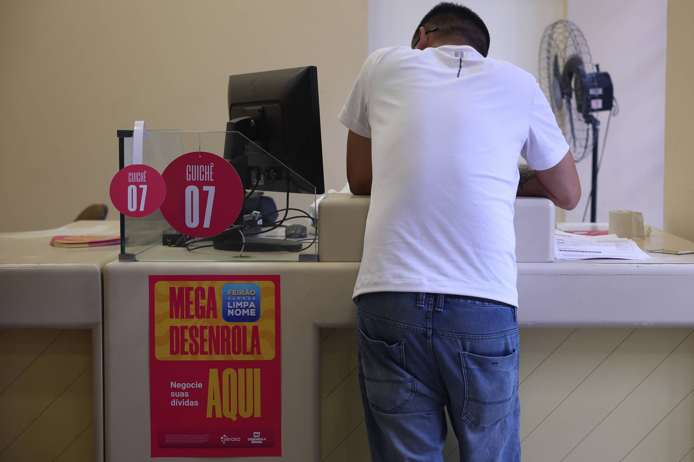 Negociação de dívidas entre jovens de 18 a 25 anos cresce 49%, revela Serasa
