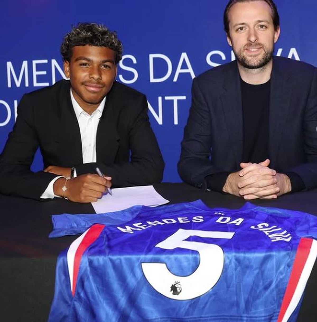 Filho de Thiago Silva assina primeiro contrato profissional com o Chelsea
