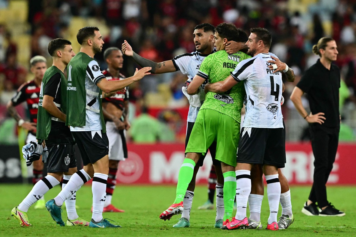 Central Córdoba venceu o Flamengo no Maracanã (Foto: Pablo PORCIUNCULA / AFP)