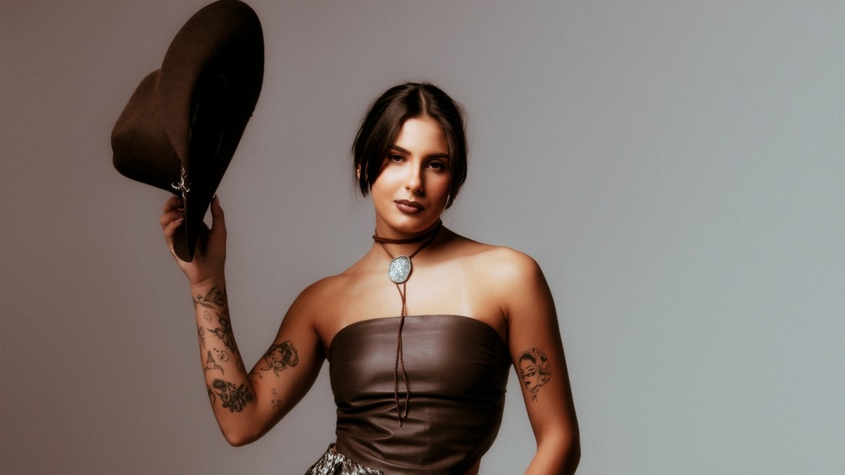 Ana Castela defende escolha de evitar fotos de biquíni para fãs jovens