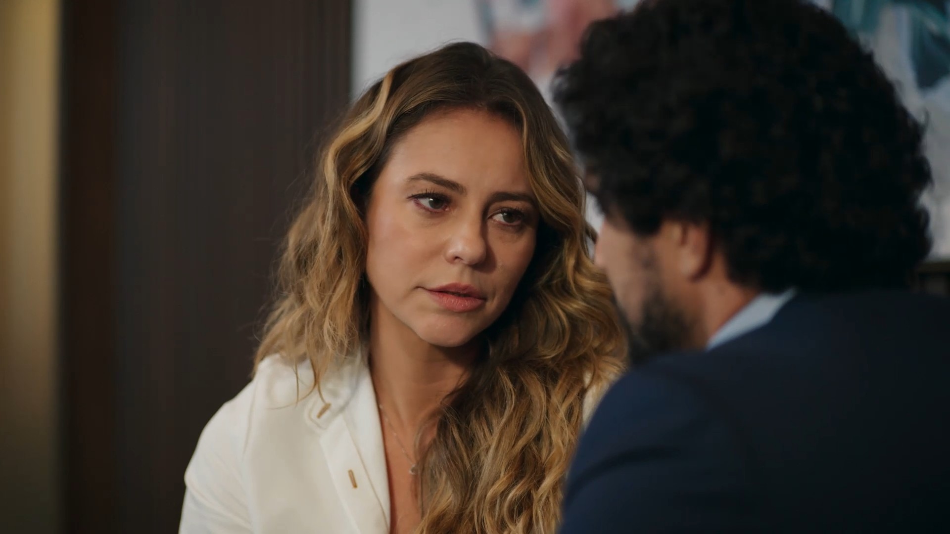 Heleninha retorna ao Brasil com Ivan e enfrenta crise emocional