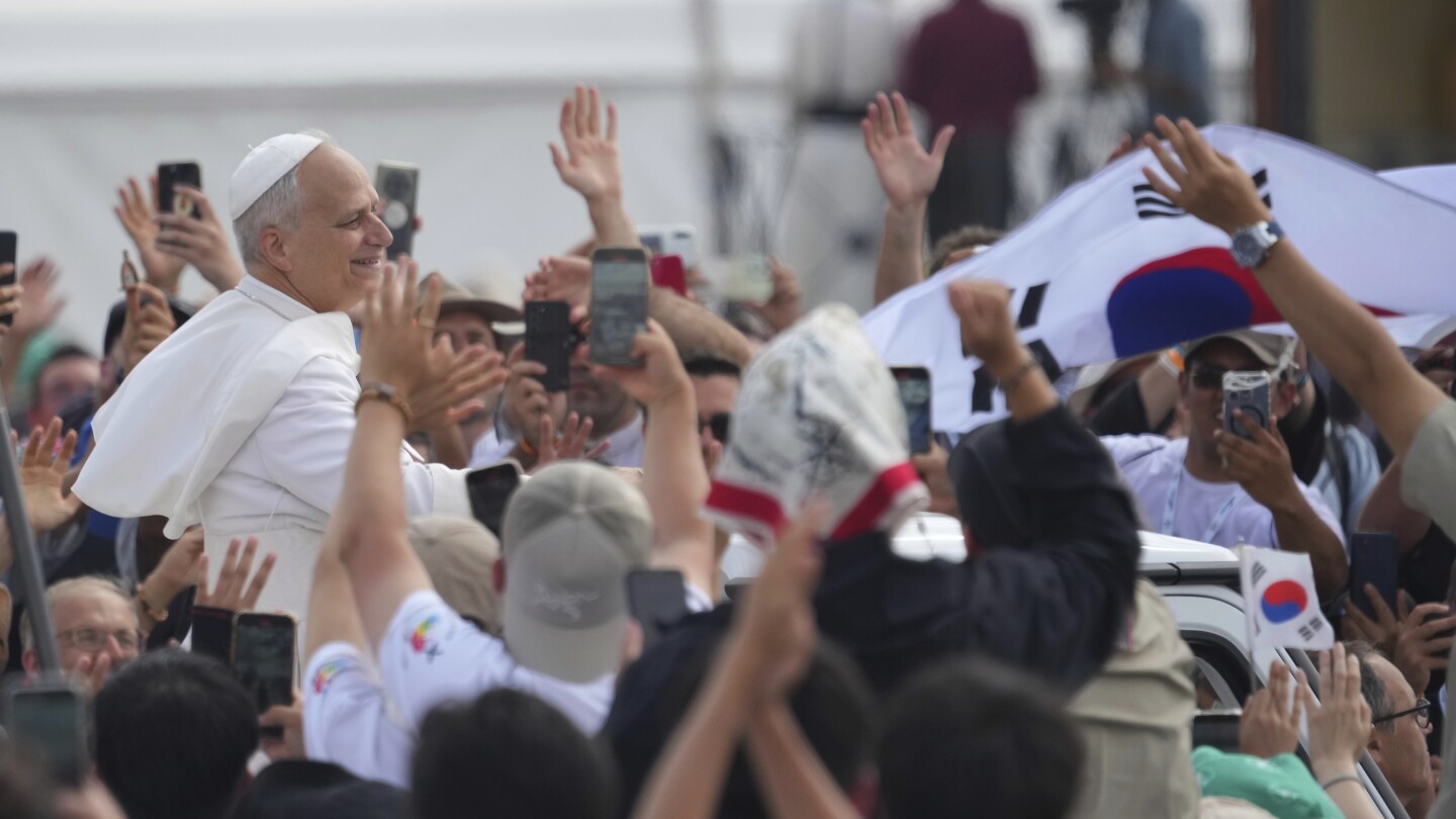 Pope Leo XIV afirma a jovens católicos que um mundo diferente é possível