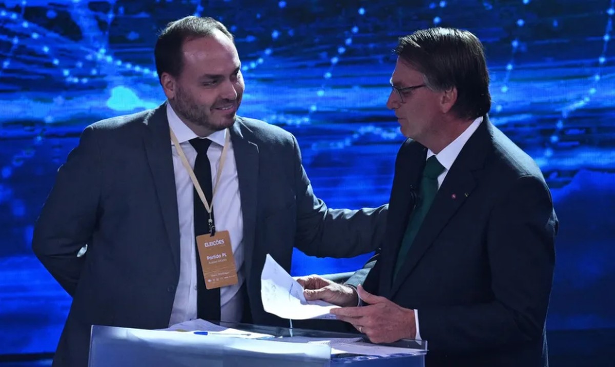 Bolsonaro apoia candidatura de Carlos ao Senado em Santa Catarina pelo PL