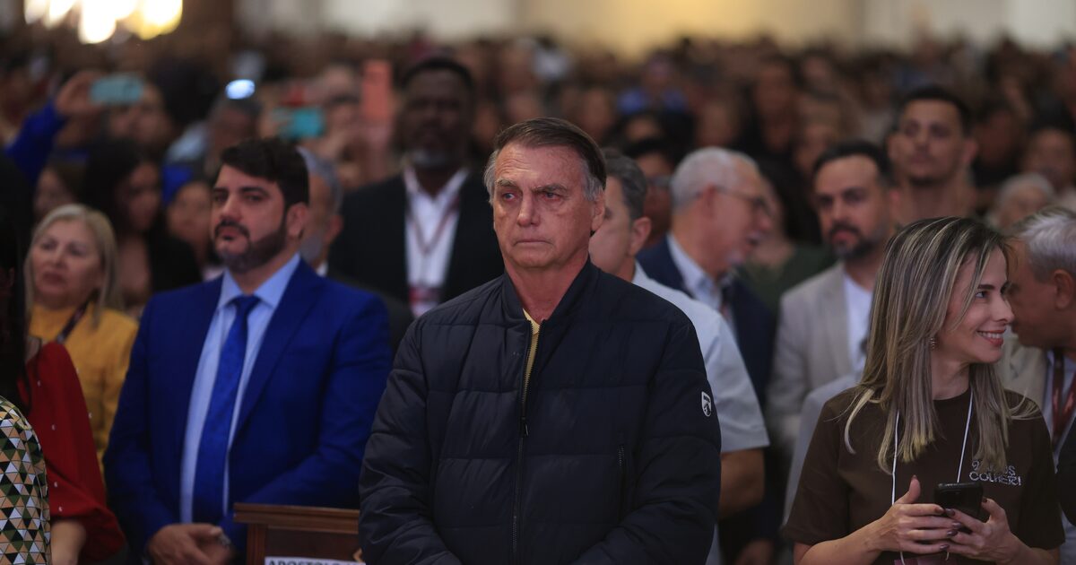 Justiça condena Bolsonaro a indenizar R$ 150 mil por declarações sobre adolescentes