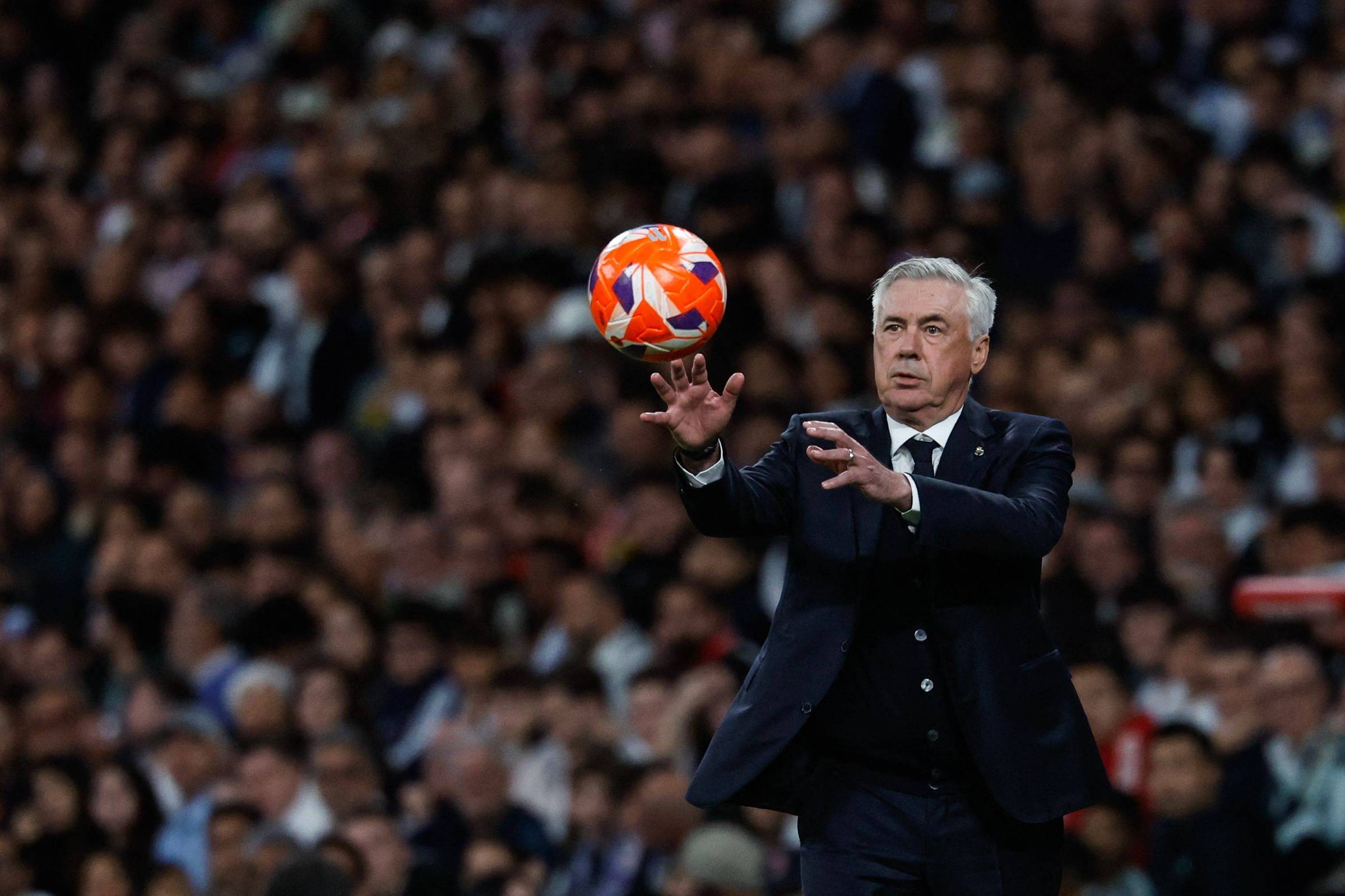 Ancelotti é homenageado em despedida emocionante no estádio do Real Madrid