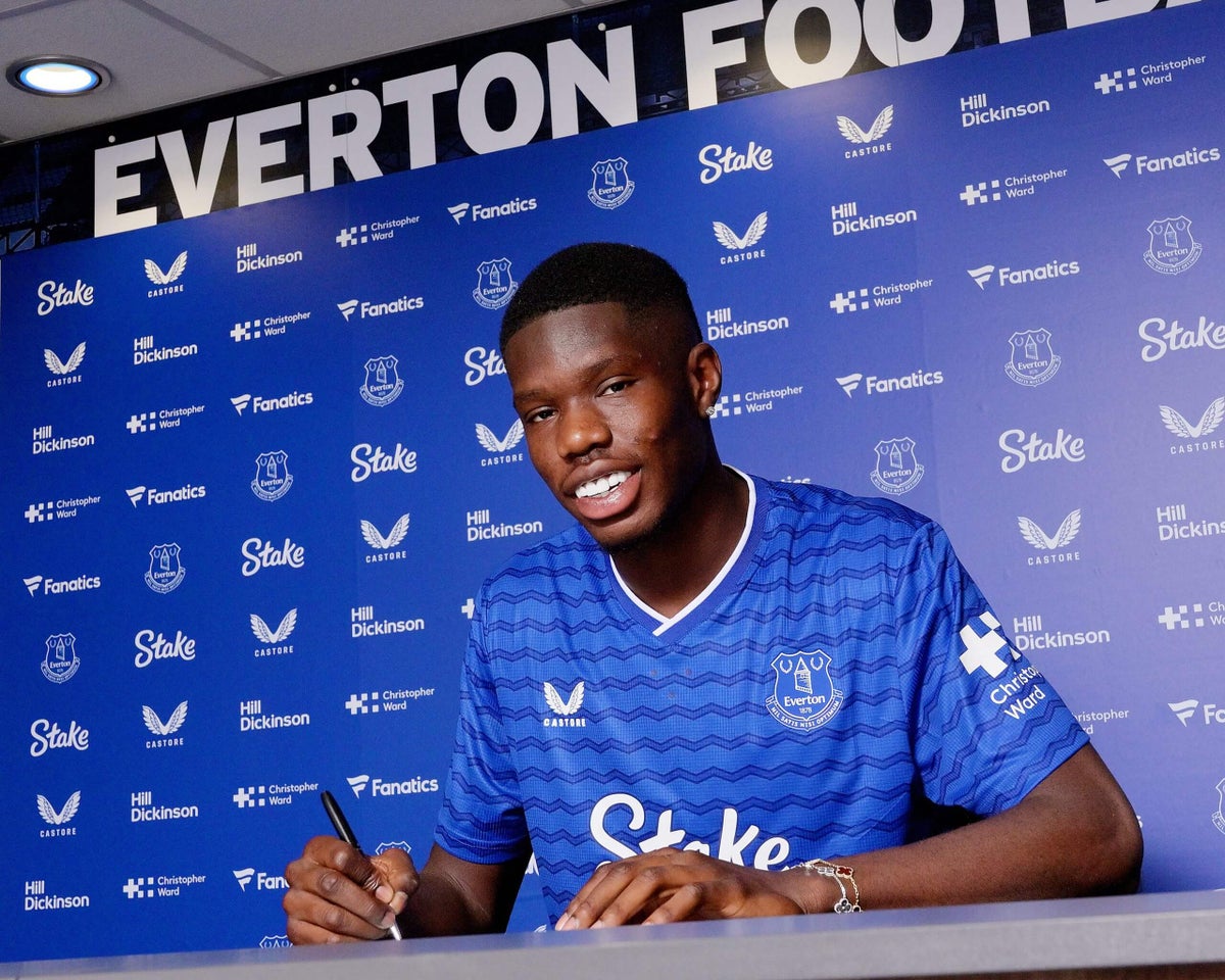 Everton anuncia Thierno Barry como novo reforço para a temporada 2023