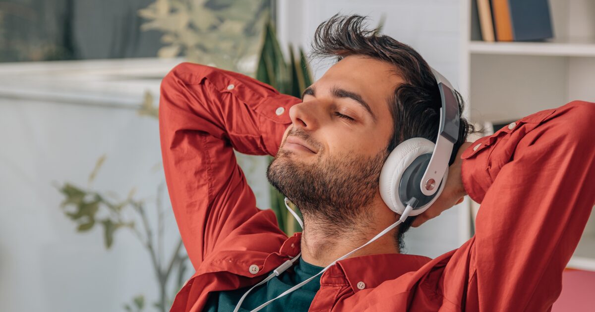 Venda de CDs despenca enquanto streaming de música e vinil ganham popularidade