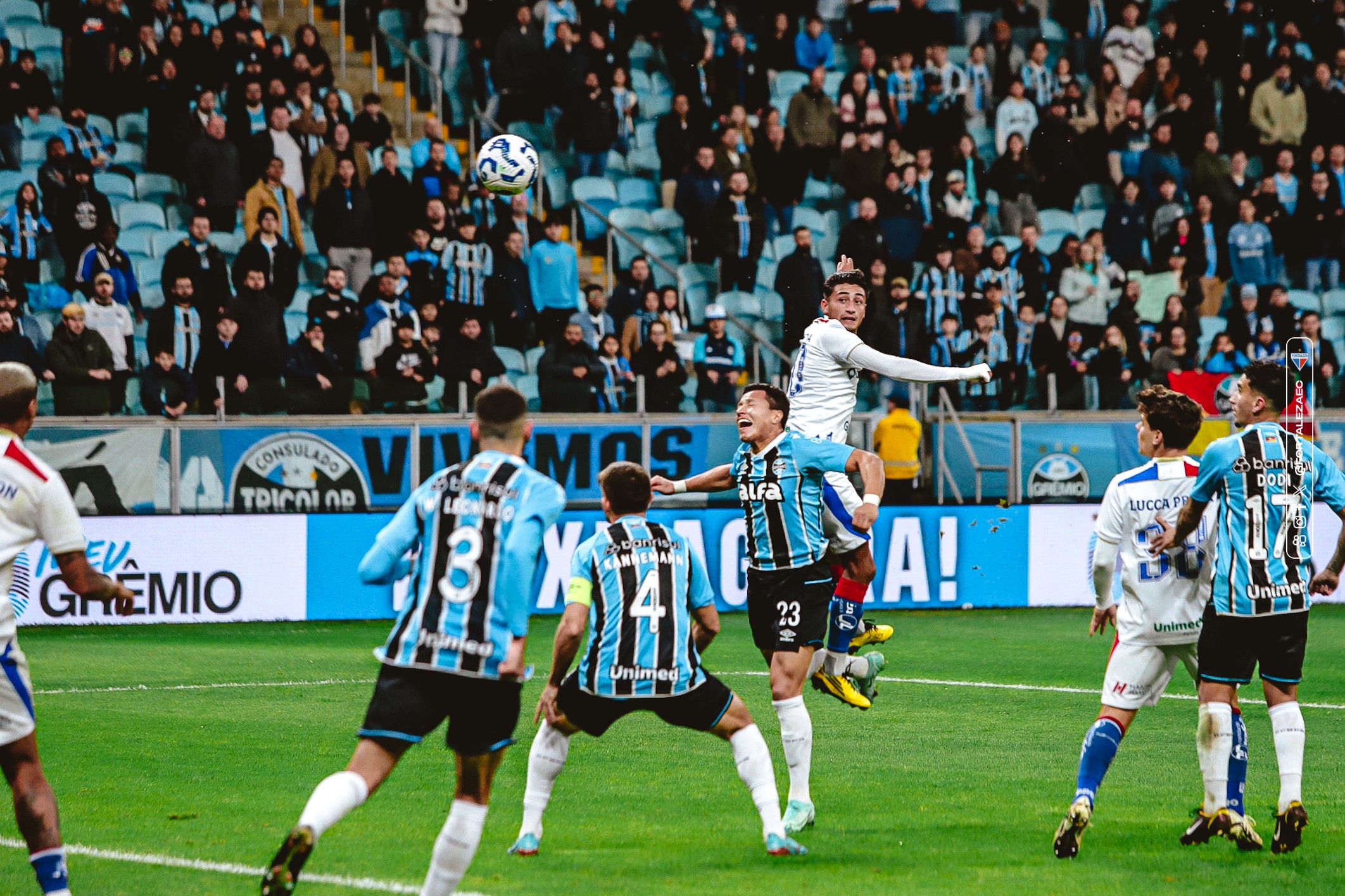 Fortaleza permanece no Z-4 com desempenho decisivo do goleiro na partida