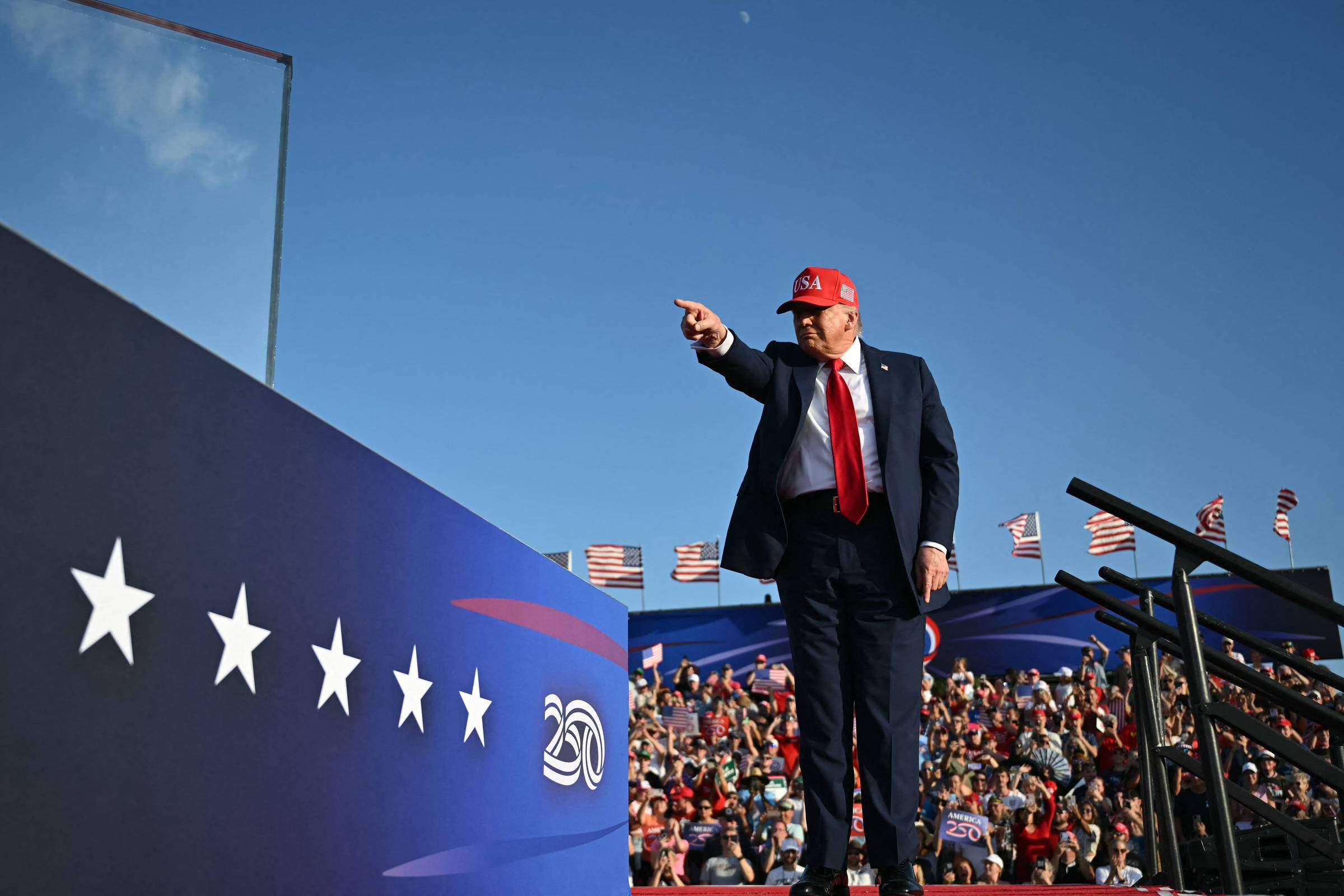 Trump provoca crise sem precedentes na democracia dos Estados Unidos em seis meses
