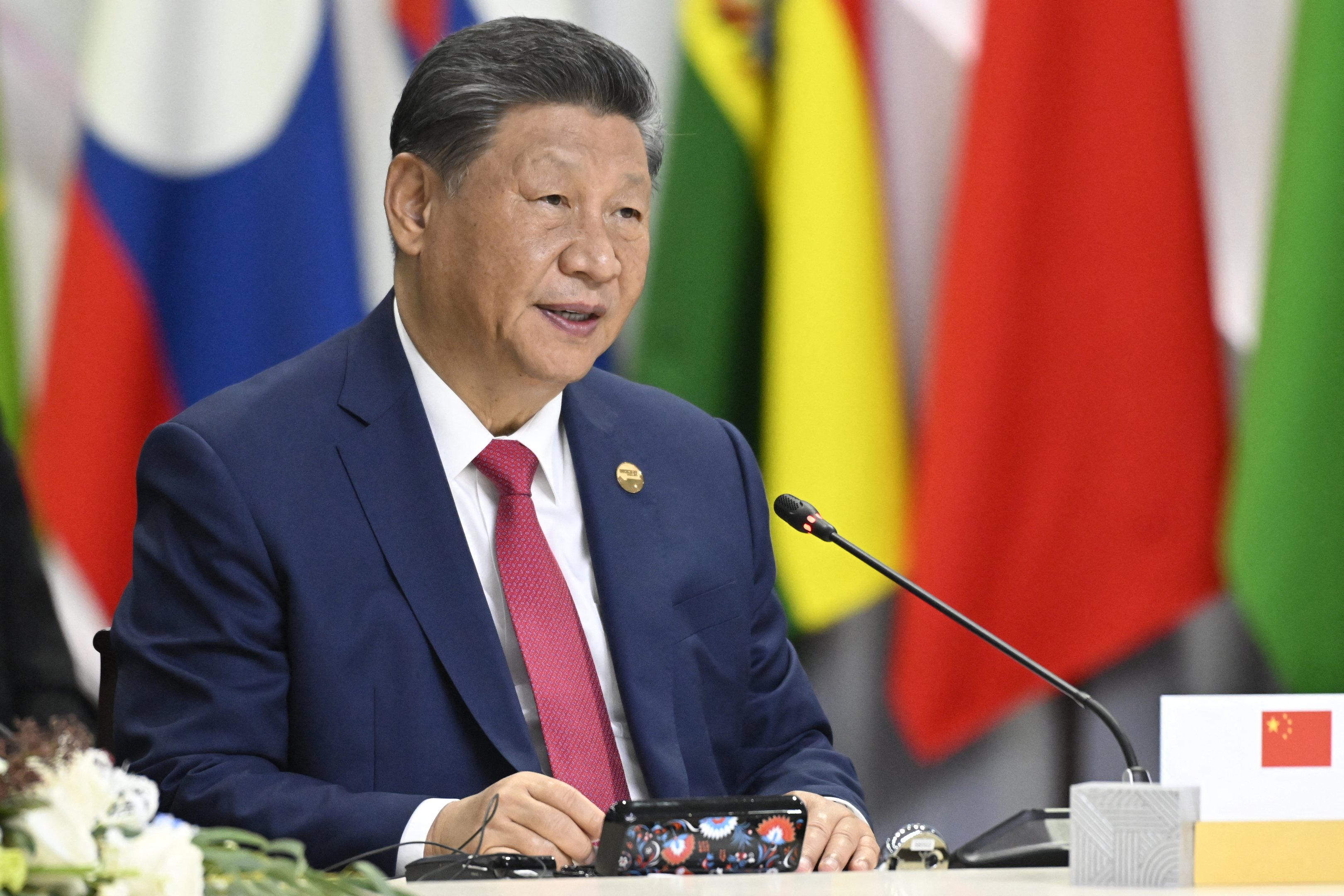 Xi Jinping busca combater a deflação na China e enfrenta resistência das elites locais