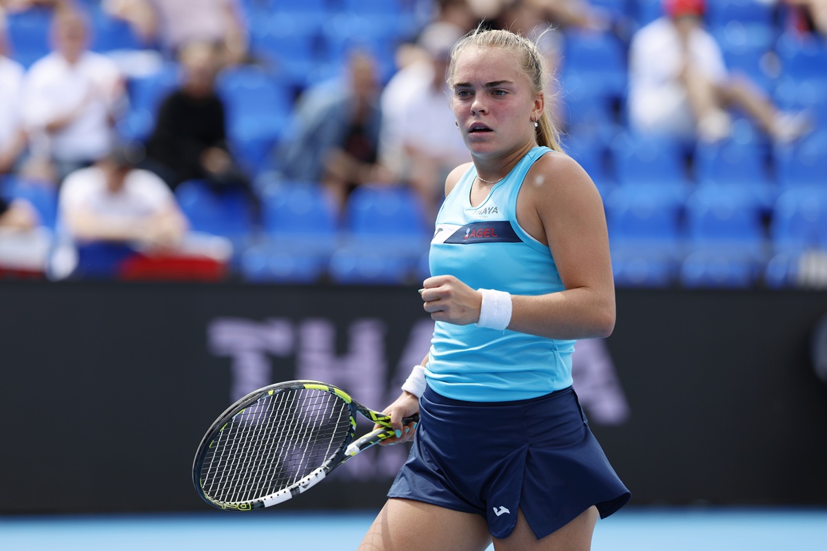 Bouzkova e Bejlek vencem na estreia do torneio de Praga