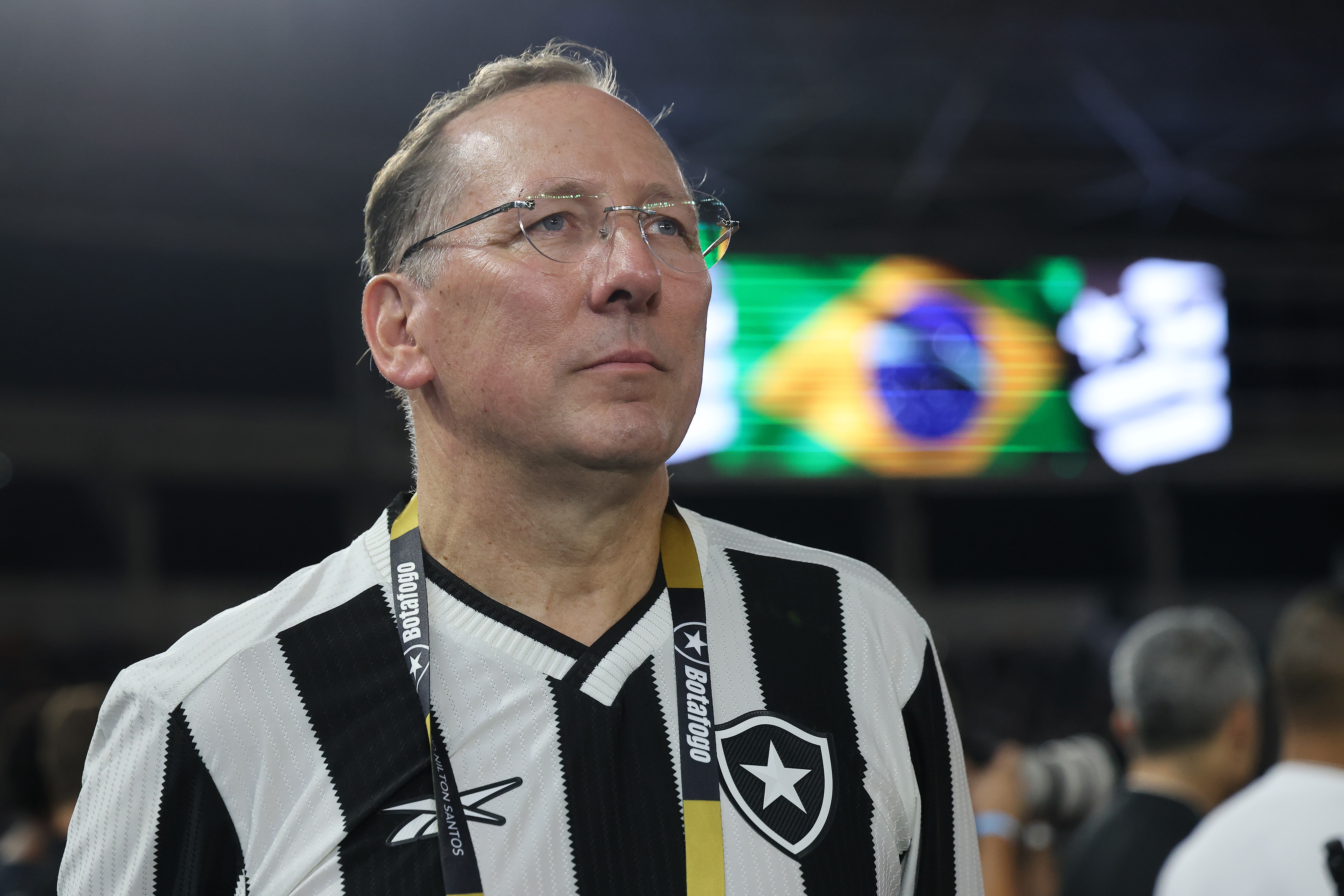 Botafogo ameaça deixar o clube se Textor for afastado da presidência