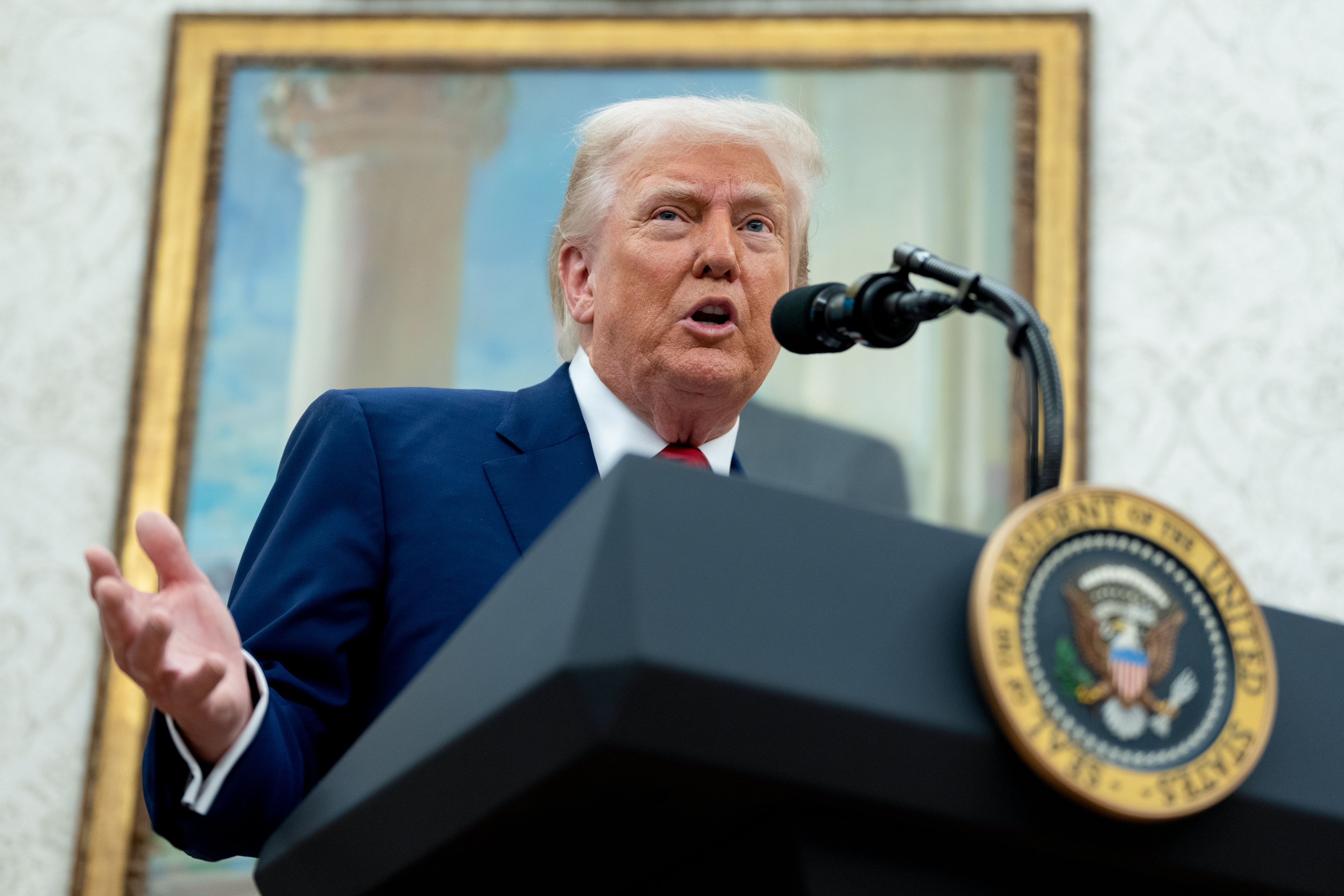 Trump se irrita com termo TACO e defende sua estratégia de tarifas comerciais