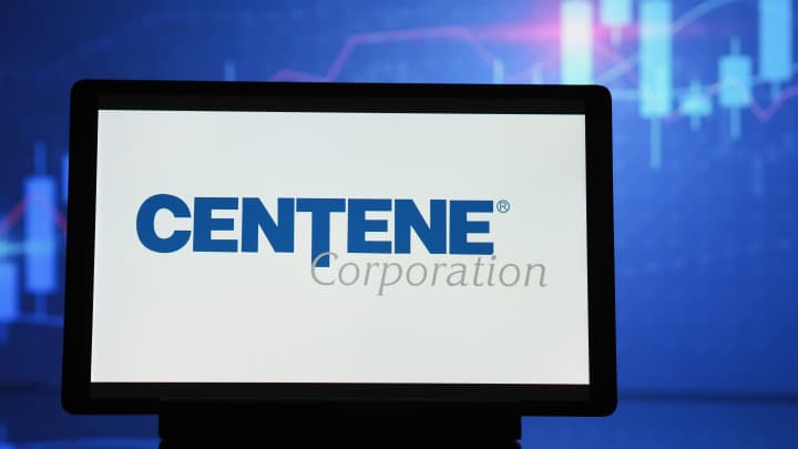 Ações em destaque no pré-mercado: Intel, Centene, Deckers e Paramount se movimentam