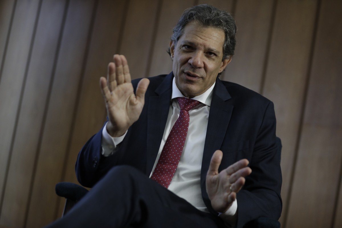 Senado aprova convite para Haddad explicar mudanças no IOF e suas consequências