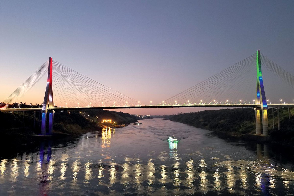 A Ponte da Integração, entre Foz do Iguaçu (PR) e Ciudad del Este (Paraguai), está pronta há dois anos, mas inoperante. (Foto: VideoUp / Itaipu/ Divulgação)