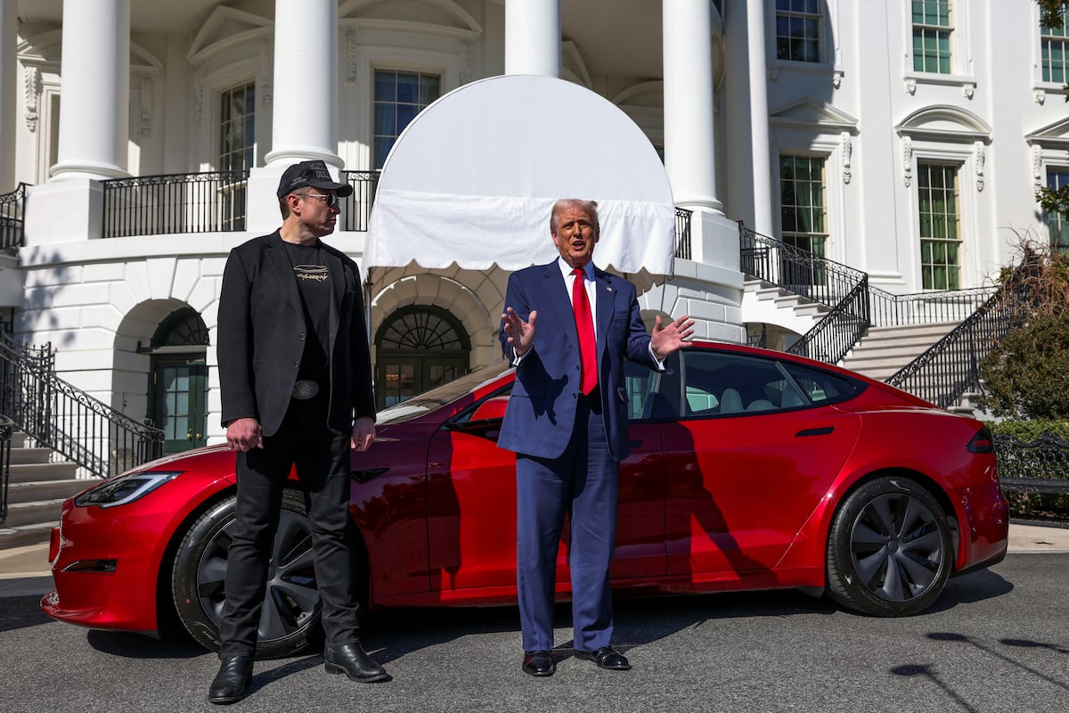 Tesla enfrenta queda de receitas e lucros no segundo trimestre de 2023