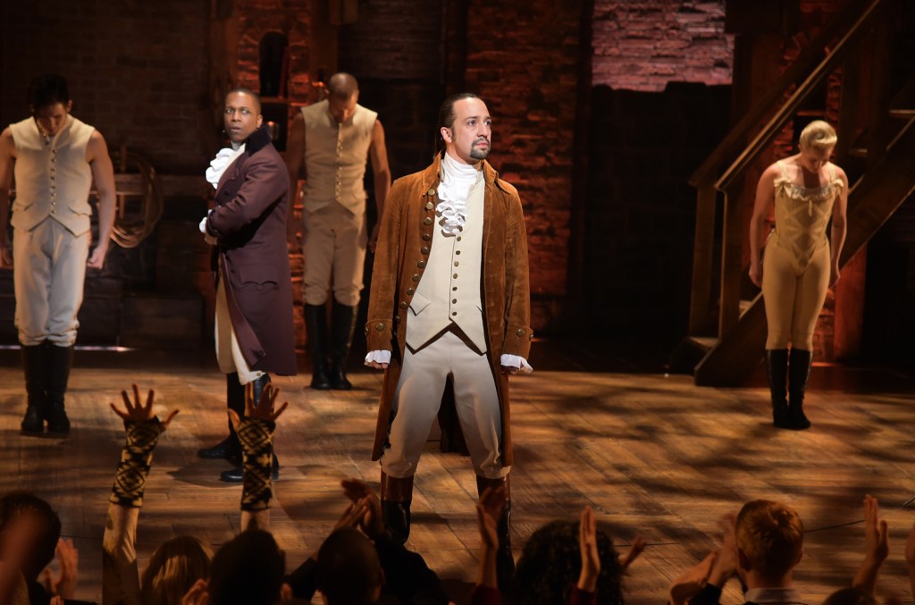 Reunião do elenco original de Hamilton marca 10 anos do musical no Tony Awards 2025