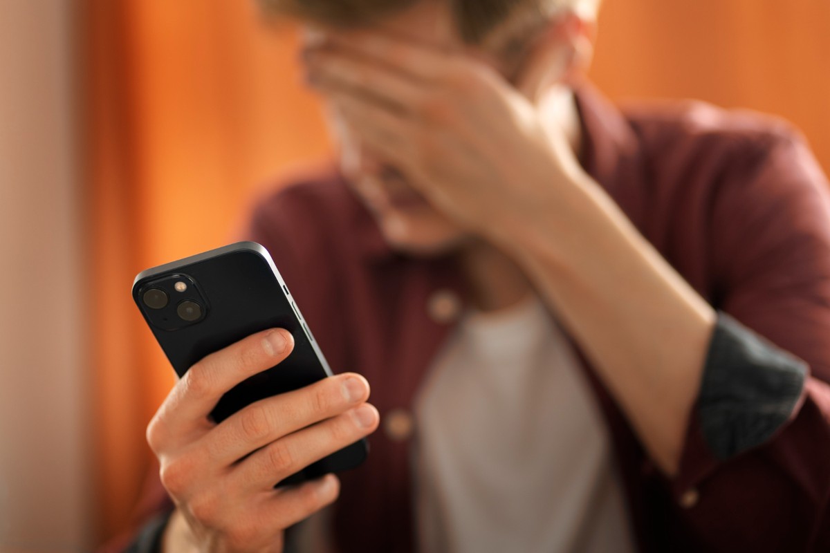 O impacto de 8 horas diárias no celular na saúde do corpo humano
