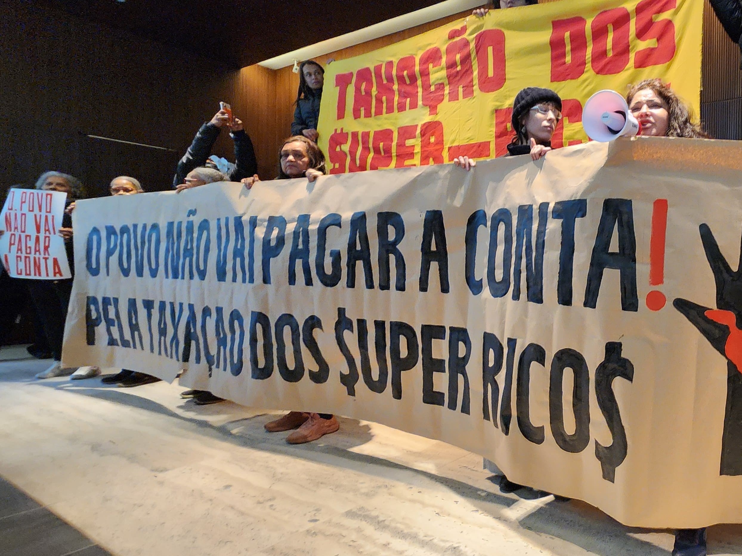 Brasileiros apoiam taxação de bilionários, bancos e apostas, aponta Atlas