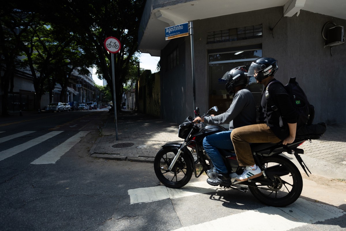 Serviço de mototáxi começou a ser operado pela 99 em janeiro, mesmo com proibição da prefeitura (Foto: Maria Isabel Oliveira/Agência O Globo)