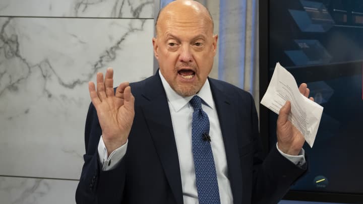 Jim Cramer decide vender mais ações de petróleo e gás do portfólio atual