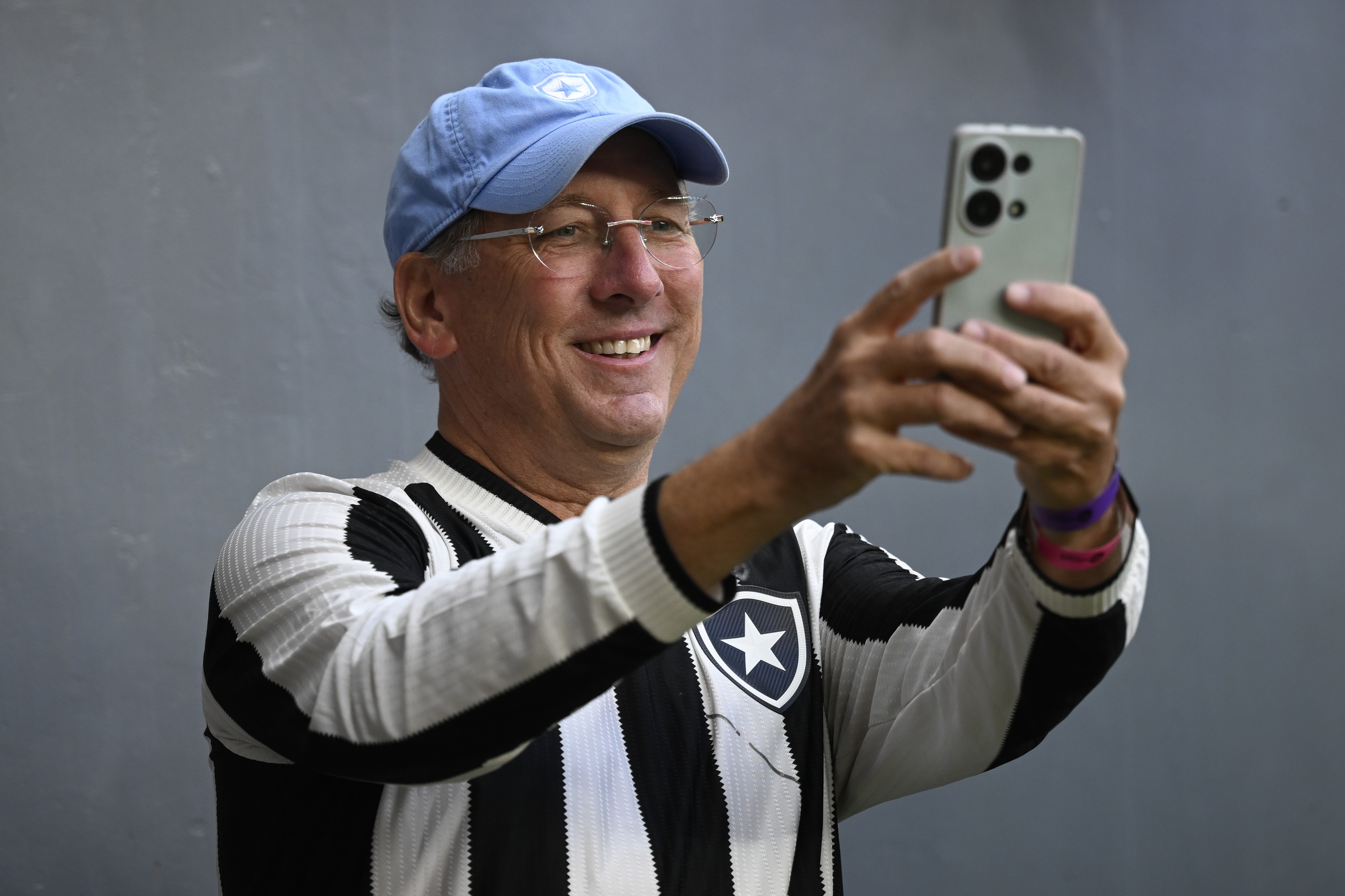Lyon busca novos controladores para afastar Textor do Botafogo