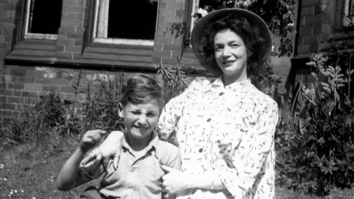 John Lennon revive dor da perda da mãe em relato emocionante sobre Julia