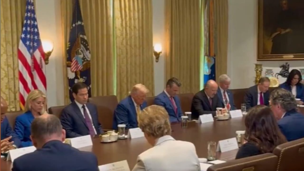 Trump e equipe oram por vítimas da enchente devastadora no Texas