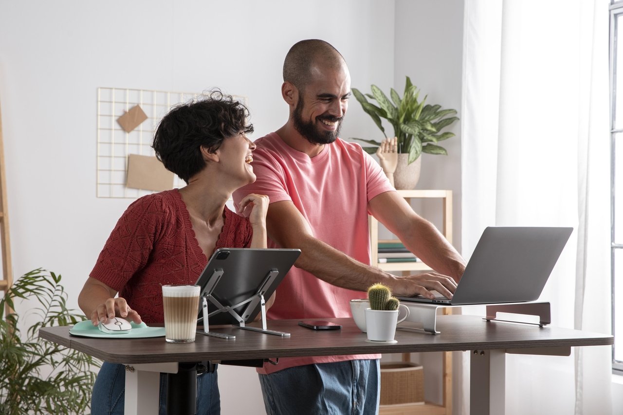 Casais que empreendem juntos, crescem junto com o negócio. (Foto: Freepik)