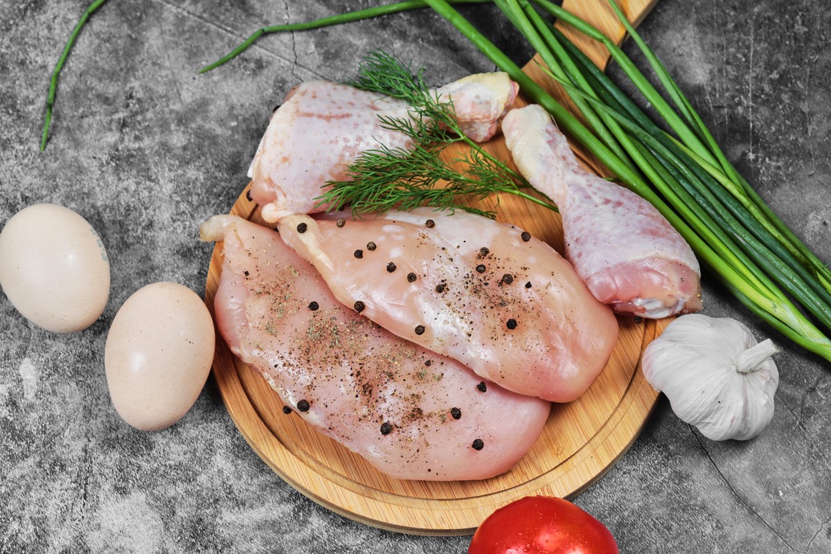 Alimentos que ajudam a controlar a pressão alta. (Foto: Freepik)