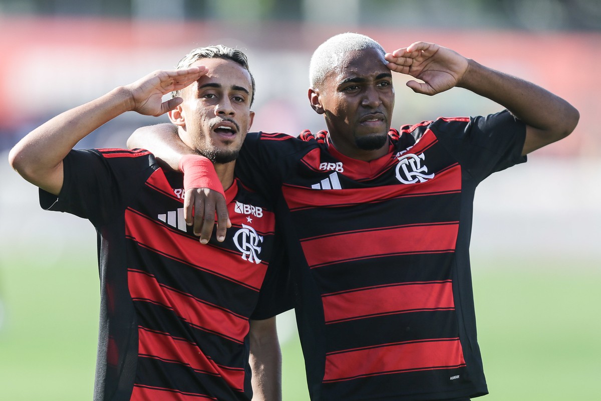 Matheus Gonçalves brilha em amistoso e pede chance no Flamengo após vitória sobre Bayer