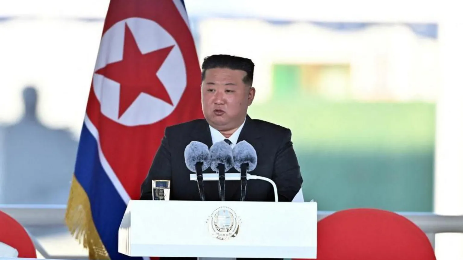 Kim Jong Un critica acidente grave durante lançamento de novo destróier norte-coreano