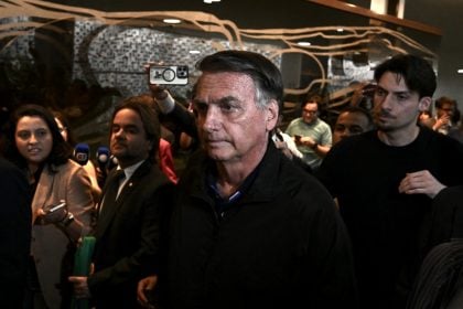 Bolsonaro enfrenta prisão domiciliar e condenação após derrota para Lula
