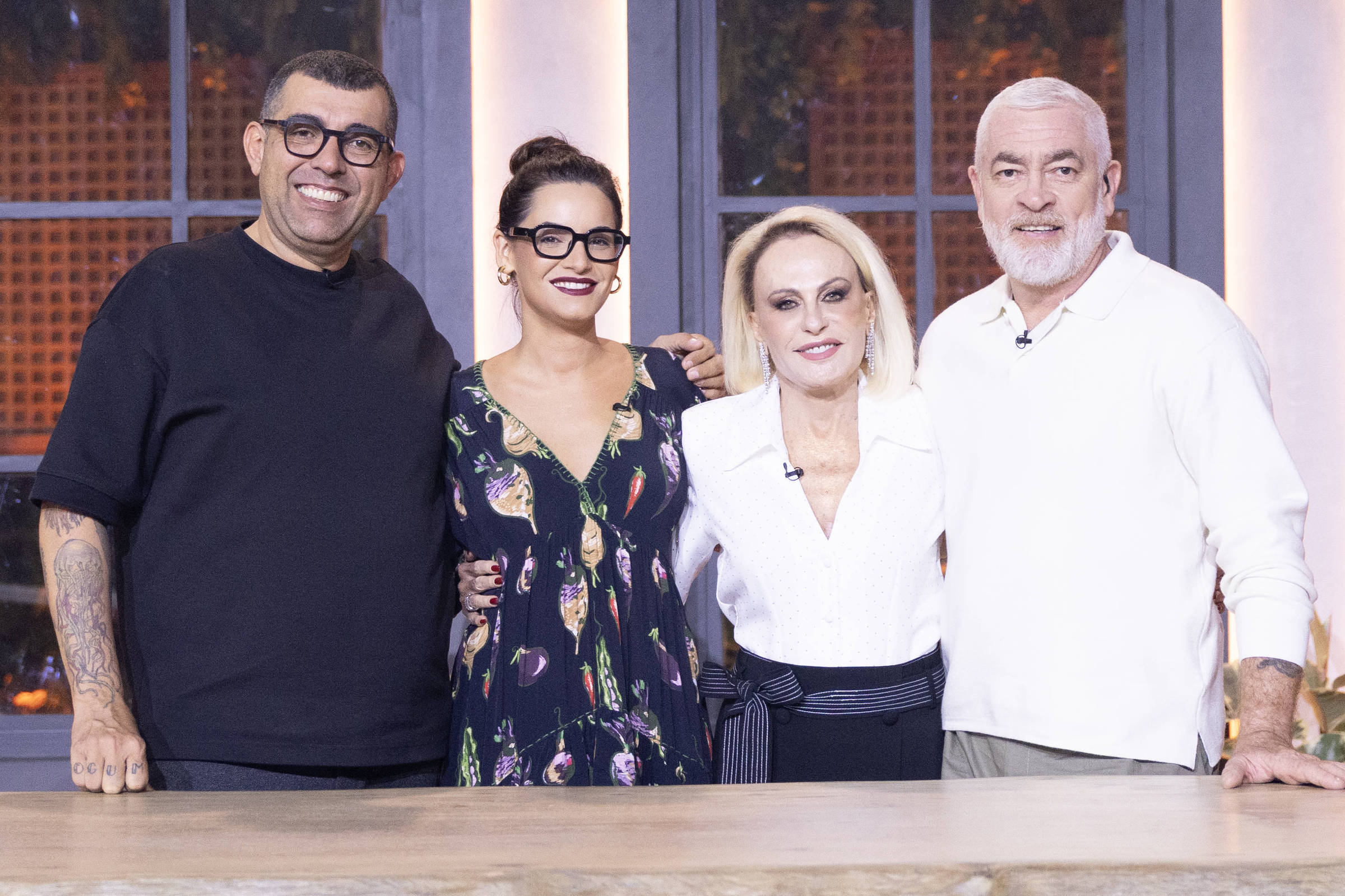 Ana Maria Braga com os jurados do Chef de Alto Nível (Foto: Globo/Beto Roma)
