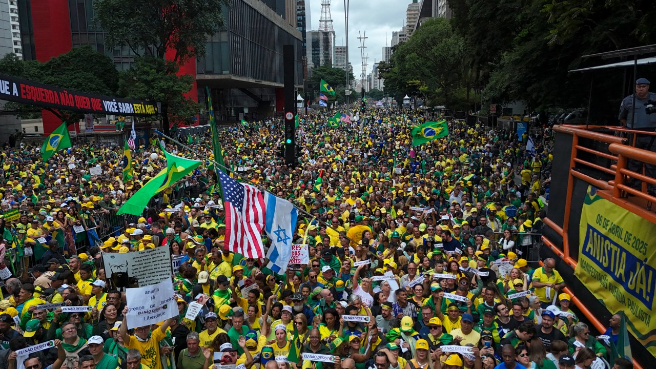 Ato de Jair Bolsonaro na Avenida Paulista, em São Paulo (06/04/2025) (Foto: Miguel SCHINCARIOL/AFP)
